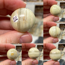 将图像加载到图库查看器中，Green Onyx 1&quot; Spheres
