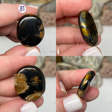 将图像加载到图库查看器中，Blue Tiger Eye 1&quot; Coin Size Pocket Stone
