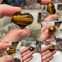 将图像加载到图库查看器中，Tiger Eye Cartoon 1&quot; Hearts
