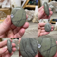 将图像加载到图库查看器中，Picasso Pillow Palm Stones
