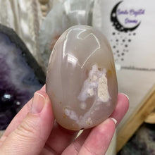 Carica e avvia il video nel visualizzatore di galleria, Flower Agate Palm Stone #49
