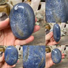 Bild in Galerie-Viewer laden, Lazulite Palm Stone #17
