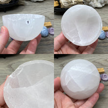 Load image into Gallery viewer, Selenite 2.7&quot; Bowls
