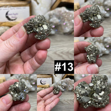 Carica l&#39;immagine nel visualizzatore di Gallery, Pyrite Medium Clusters
