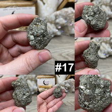 Carica l&#39;immagine nel visualizzatore di Gallery, Pyrite Medium Clusters
