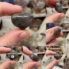 将图像加载到图库查看器中，African Bloodstone Cartoon 1&quot; Hearts
