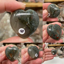 Chargez l&#39;image dans la visionneuse de la galerie, African Bloodstone 30mm Hearts
