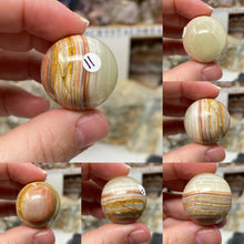 Carica l&#39;immagine nel visualizzatore di Gallery, Green Onyx 1&quot; Spheres
