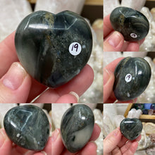 将图像加载到图库查看器中，African Bloodstone 40mm Hearts
