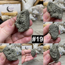 Carica l&#39;immagine nel visualizzatore di Gallery, Pyrite Medium Clusters
