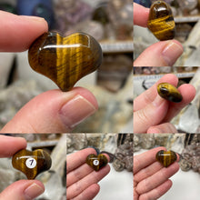 将图像加载到图库查看器中，Tiger Eye Cartoon 1&quot; Hearts
