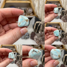 将图像加载到图库查看器中，Blue Aragonite Small Tumble
