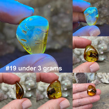 Cargar imagen en el visor de la galería, Baltic Amber Tumbles Under 3 grams
