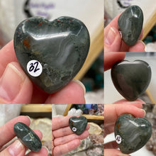 将图像加载到图库查看器中，African Bloodstone 30mm Hearts
