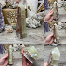 Carica l&#39;immagine nel visualizzatore di Gallery, Green Onyx 6&quot; Obelisk Towers
