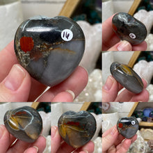 将图像加载到图库查看器中，African Bloodstone 40mm Hearts
