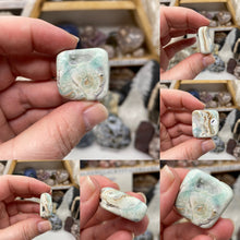 将图像加载到图库查看器中，Blue Aragonite Small Tumble
