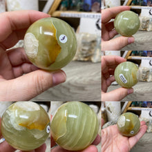 将图像加载到图库查看器中，Green Onyx 2&quot; Spheres
