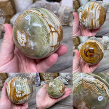 Load image into Gallery viewer, Green Onyx 3&quot; Spheres
