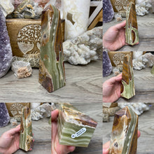 Load image into Gallery viewer, Green Onyx 6&quot; Obelisk Towers
