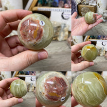 Carica l&#39;immagine nel visualizzatore di Gallery, Green Onyx 2&quot; Spheres
