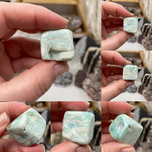 将图像加载到图库查看器中，Blue Aragonite Medium Tumble
