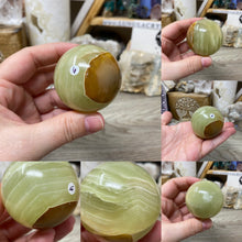 将图像加载到图库查看器中，Green Onyx 2&quot; Spheres
