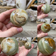 将图像加载到图库查看器中，Green Onyx 2&quot; Spheres
