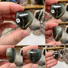 将图像加载到图库查看器中，African Bloodstone 30mm Hearts
