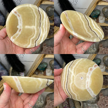 Load image into Gallery viewer, Onyx Banded Morocco 4.5&quot; Bowls
