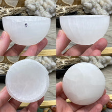 Load image into Gallery viewer, Selenite 2.7&quot; Bowls
