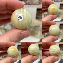 将图像加载到图库查看器中，Green Onyx 1&quot; Spheres
