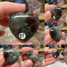 Carica l&#39;immagine nel visualizzatore di Gallery, African Bloodstone 30mm Hearts
