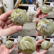 将图像加载到图库查看器中，Green Onyx 2&quot; Spheres
