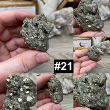 Carica l&#39;immagine nel visualizzatore di Gallery, Pyrite Medium Clusters
