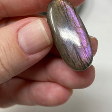 将图像加载到图库查看器中，Purple Labradorite Cabochon #31 * High Quality
