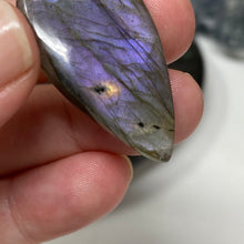 将图像加载到图库查看器中，Purple Labradorite Cabochon #34 * High Quality
