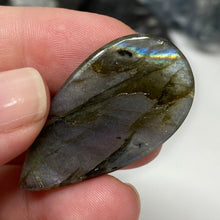 将图像加载到图库查看器中，Purple Labradorite Cabochon #34 * High Quality
