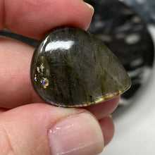 将图像加载到图库查看器中，Purple Labradorite Cabochon #36 * High Quality
