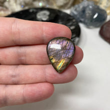 将图像加载到图库查看器中，Purple Labradorite Cabochon #36 * High Quality
