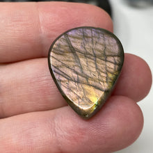 Carica l&#39;immagine nel visualizzatore di Gallery, Purple Labradorite Cabochon #36 * High Quality
