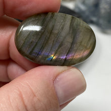 Carica l&#39;immagine nel visualizzatore di Gallery, Purple Labradorite Cabochon #41 * High Quality
