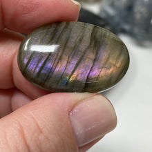 Carica l&#39;immagine nel visualizzatore di Gallery, Purple Labradorite Cabochon #41 * High Quality
