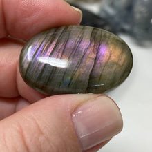 Carica l&#39;immagine nel visualizzatore di Gallery, Purple Labradorite Cabochon #41 * High Quality
