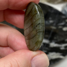 Carica l&#39;immagine nel visualizzatore di Gallery, Purple Labradorite Cabochon #41 * High Quality
