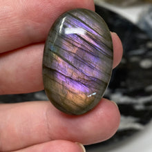 Carica l&#39;immagine nel visualizzatore di Gallery, Purple Labradorite Cabochon #41 * High Quality
