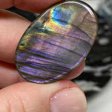 Carica l&#39;immagine nel visualizzatore di Gallery, Purple Labradorite Cabochon #41 * High Quality
