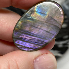 Carica l&#39;immagine nel visualizzatore di Gallery, Purple Labradorite Cabochon #41 * High Quality
