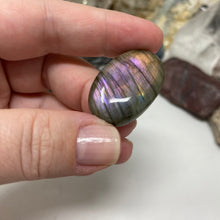 Carica l&#39;immagine nel visualizzatore di Gallery, Purple Labradorite Cabochon #41 * High Quality
