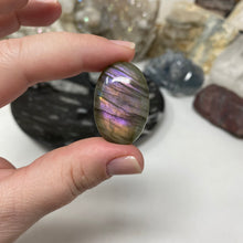 Carica l&#39;immagine nel visualizzatore di Gallery, Purple Labradorite Cabochon #41 * High Quality
